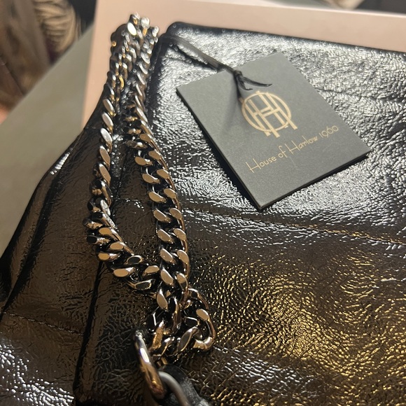 Elegant Black Leather Handbag - Picture 3 of 4